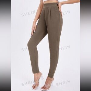 Brown Skinny Leg Pants Elastic Band Waist 🤎